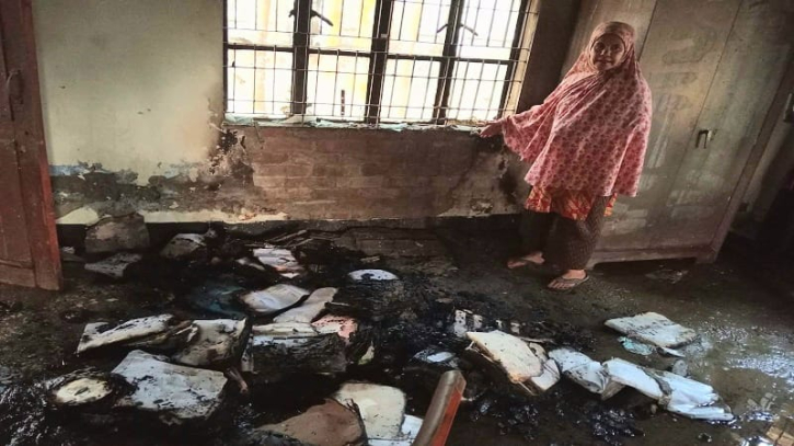 ময়মনসিংহে গ্রামীণ ব্যাংকের কার্যালয়ে আগুন